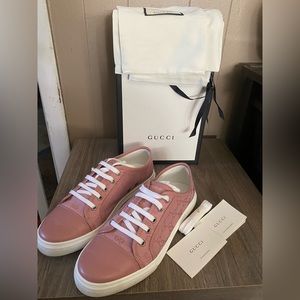 Gucci pink GG canvas and leather low top sneakers size 39